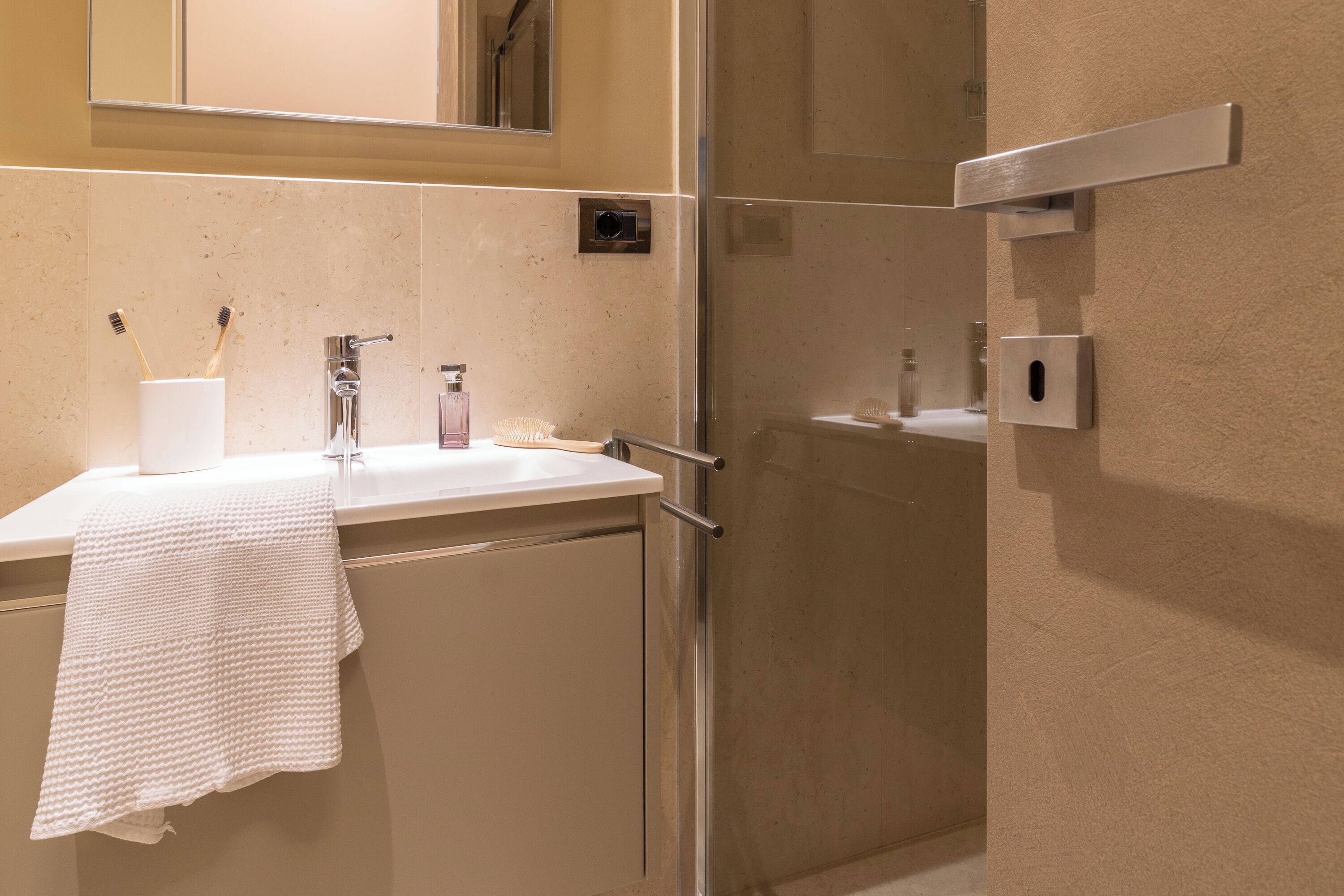 Dusche, Haartrockner, Bidet, Handtücher