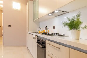 Réfrigérateur, four, plaque de cuisson, lave-vaisselle