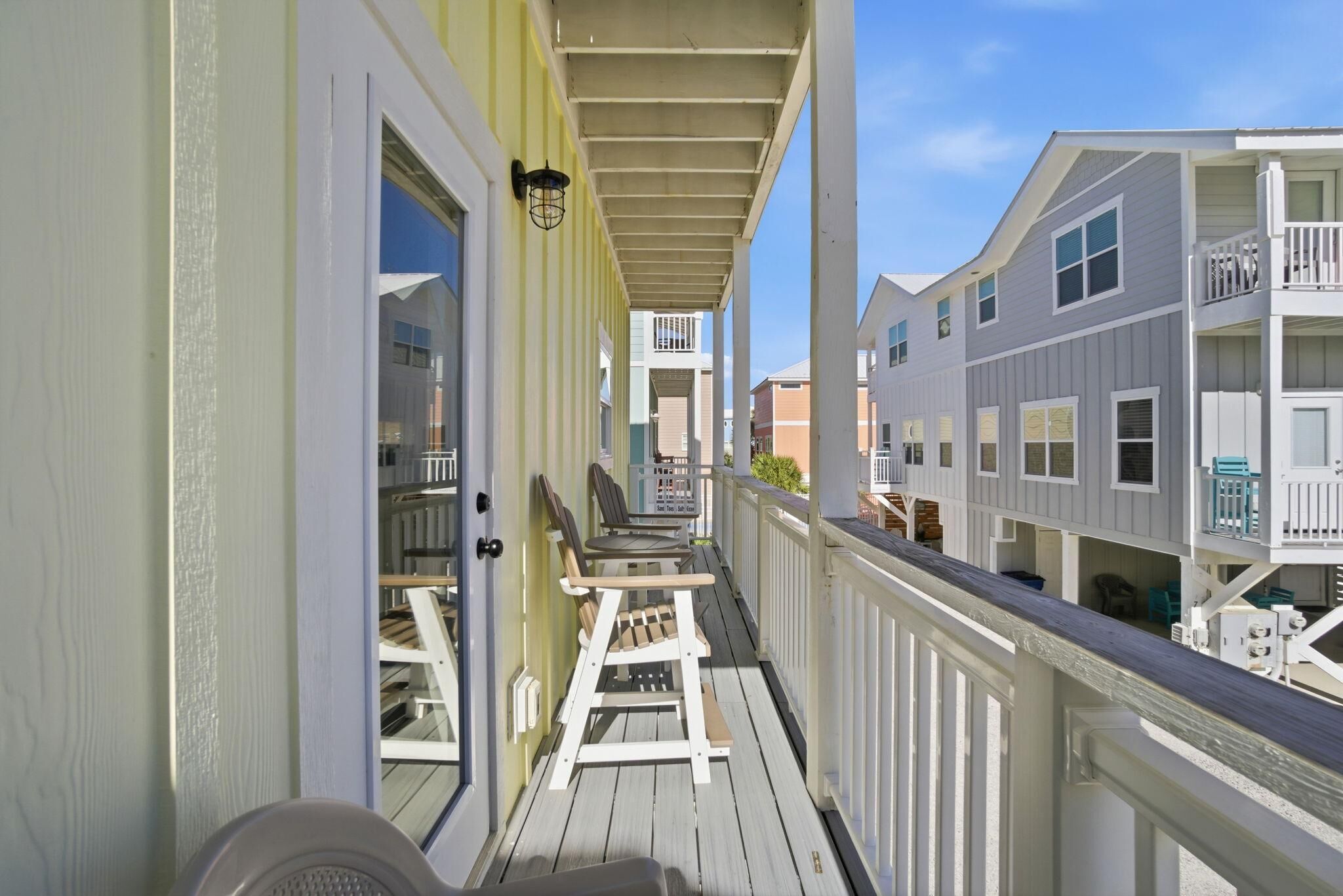 House, Multiple Beds (The Yellow Rose #3) | Property grounds