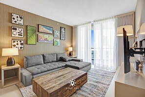TV, offices - Balcony views - Cozy Apartment  2BR (Hollywood)