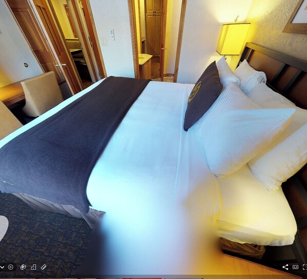 Tabla de planchar con plancha, Internet, ropa de cama