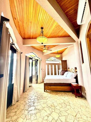 10 bedrooms, iron/ironing board, WiFi, bed sheets - Beautiful 10-bedroom house with AC in Provincia de Guanacaste (Provincia de Guanacaste)