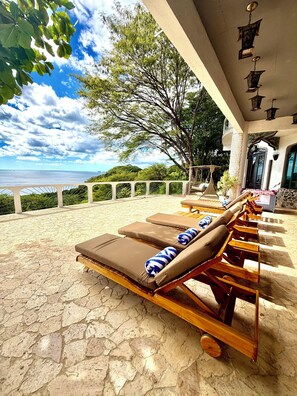 Terrace/patio - Beautiful 10-bedroom house with AC in Provincia de Guanacaste (Provincia de Guanacaste)