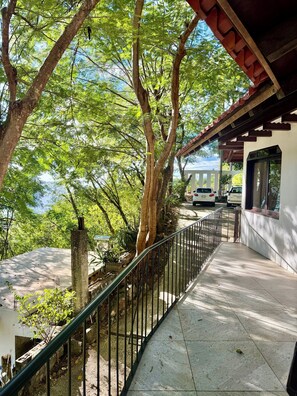 Property grounds - Beautiful 10-bedroom house with AC in Provincia de Guanacaste (Provincia de Guanacaste)