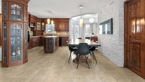 Unclassified image, 2 of 47, button - Nature, Pool Table & Water Access | Le Highland (Saint-Félix-d'Otis)