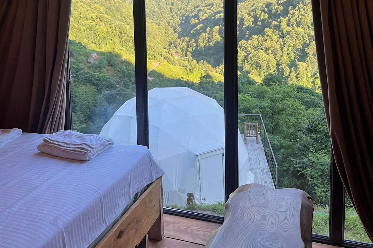 Quarto casal ou duplo conforto, sacada, vista para a montanha | Wi-Fi de cortesia