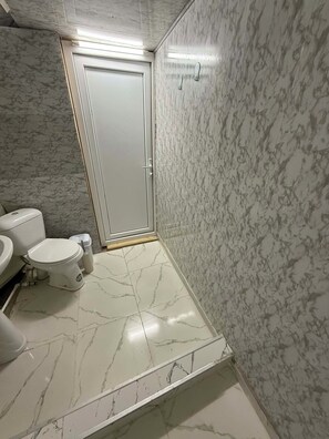 Quarto casal ou duplo, sacada, vista para a montanha | Banheiro