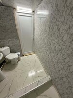 Double or Twin Room, Balcony, Mountain View | Bathroom