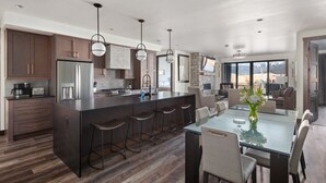 Coffee/tea maker, fridge, microwave, oven - New Build w/ Big Mtn Views and Hot Tub (Whitefish)