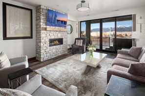 Smart TV, fireplace - New Build Condo! Views of the Mountains! Private Hot Tub and Fireplace! (Whitefish)