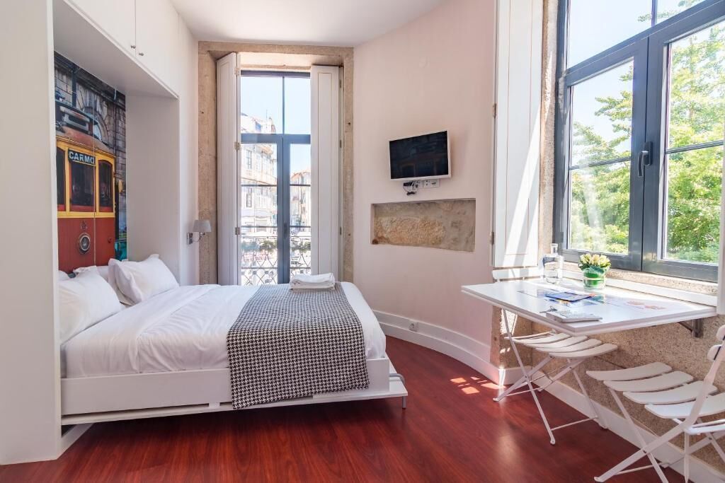 CE - 2 | Soundproofing, iron/ironing board, free WiFi