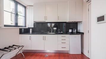 Apartamento superior, vistas a la ciudad | Cocina privada