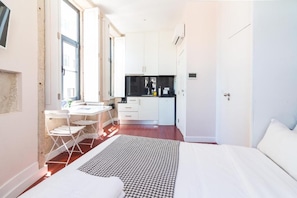 Soundproofing, iron/ironing board, free WiFi - ON Apartments - Center (Porto)