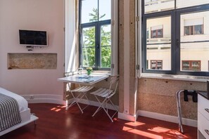 CE - 2 | Insonorización, tabla de planchar con plancha y wifi gratis 