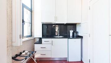 CE - 1 | Privékeuken | Een waterkoker, een broodrooster