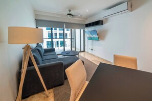 TV - Central Condo 2 BR, Rooftop Pool, Gym Kids Club At Ipana, Icaro (Playa del Carmen)