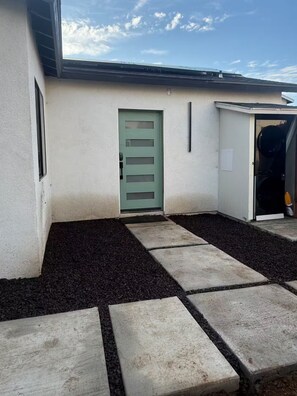 Property grounds - Furnished Studio - Mid Modern Chic - Central CV (Chula Vista)