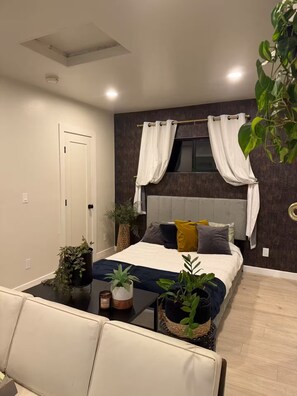 Iron/ironing board, WiFi, bed sheets - Furnished Studio - Mid Modern Chic - Central CV (Chula Vista)