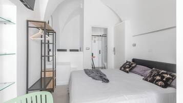 Fer et planche à repasser, accès Internet, draps fournis