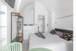 Fer et planche à repasser, accès Internet, draps fournis