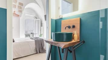 Strykjärn/strykbräda, internet och sängkläder