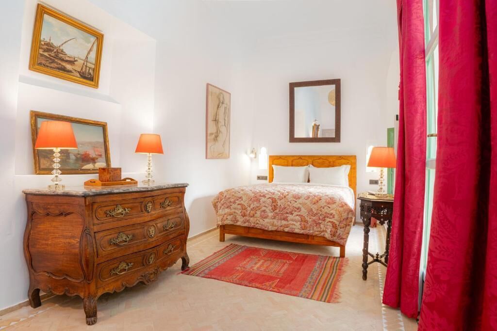 In-room safe, desk, laptop workspace, iron/ironing board