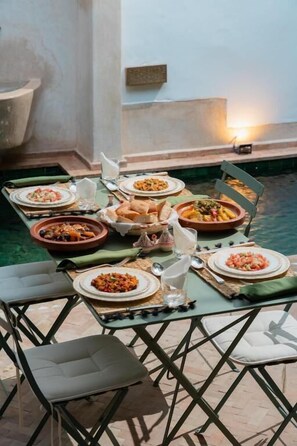 Outdoor dining - Riad Dar Dounia (Marrakesh)