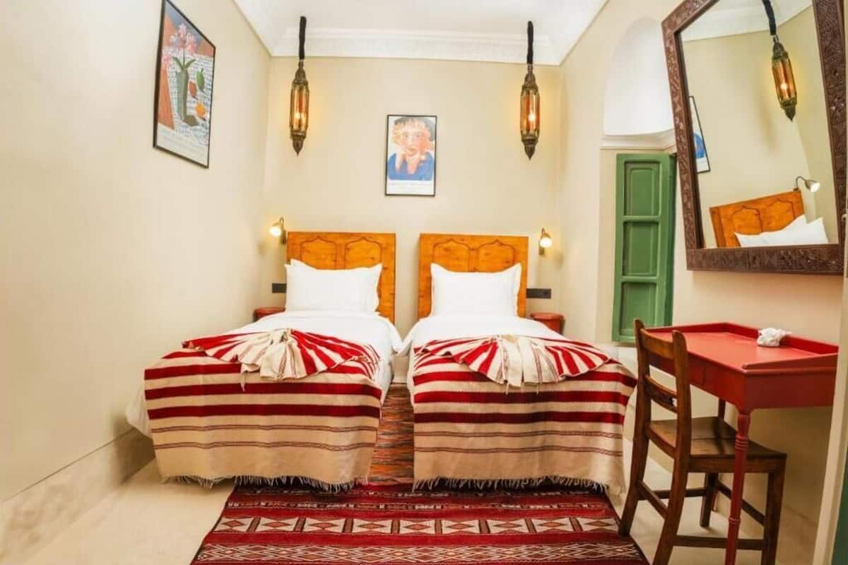 디럭스 트윈룸 | 객실 내 금고, 책상, 노트북 작업 공간, 다리미/다리미판