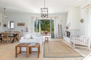 TV - Trullo Sant`Andrea by Perle di Puglia (Ostuni)