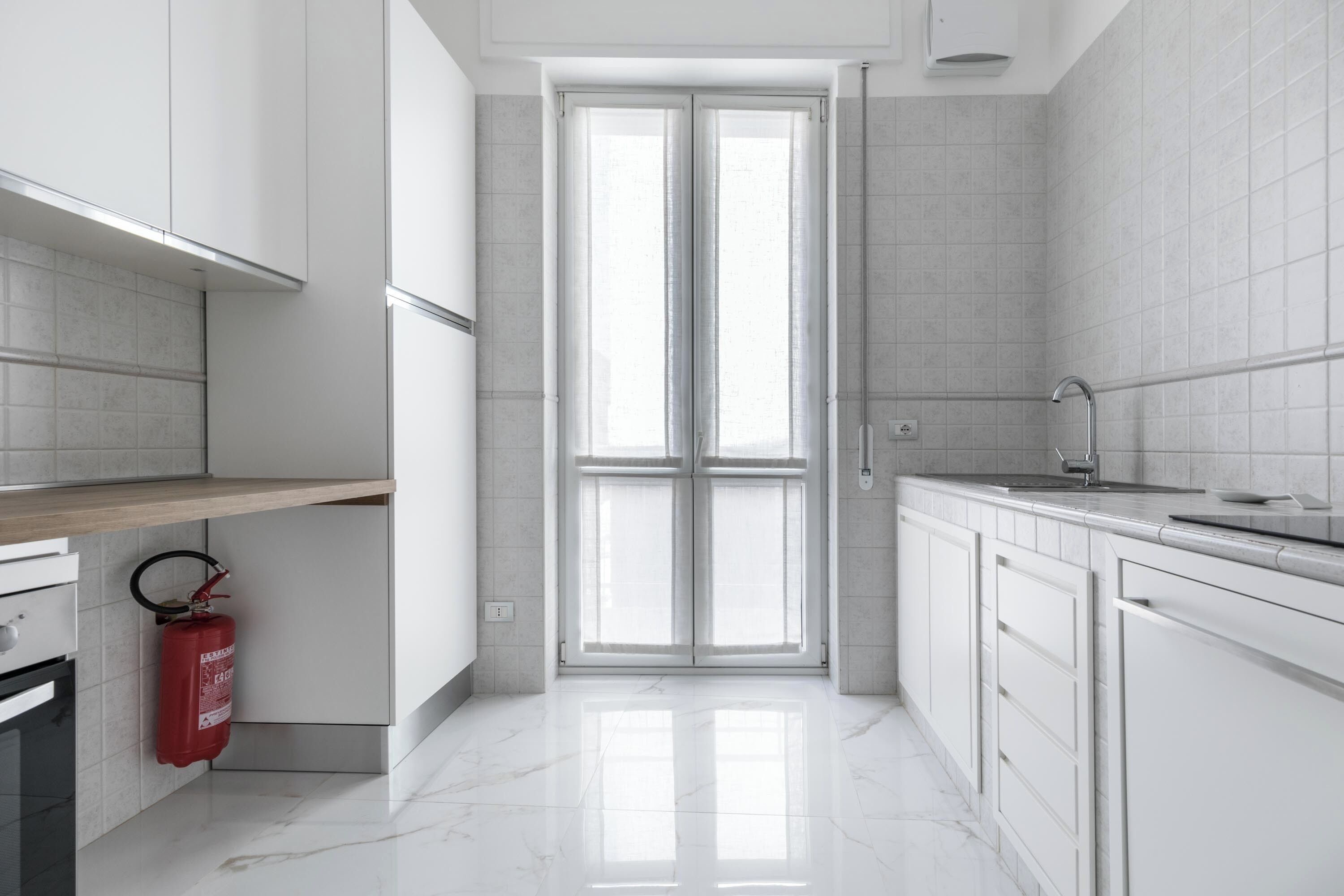 Microonde, forno, piano cottura, lavastoviglie