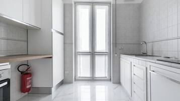 Microonde, forno, piano cottura, lavastoviglie