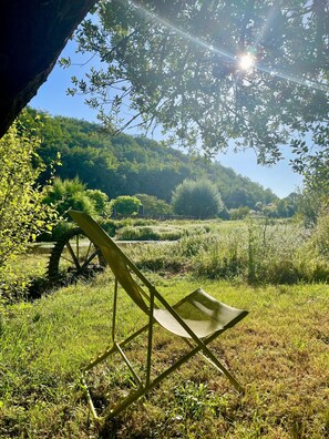 Property grounds - Holiday Home La Mailleraie - L'étang with Shared Pool, Private Terrace & Wi-Fi (Valojoulx)