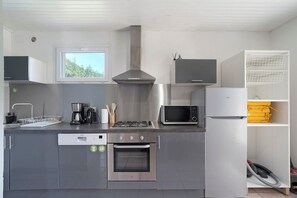 Køleskab, mikrobølgeovn, ovn, kogeplade