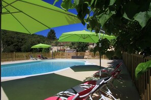 Pool - Holiday Home La Mailleraie - L'étang with Shared Pool, Private Terrace & Wi-Fi (Valojoulx)