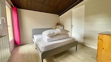 3 bedrooms, iron/ironing board, WiFi