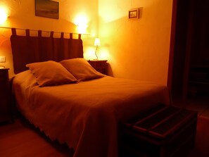 Room - Bed and Breakfast 'Chambre Asphodeles' with Mountain View, Shared Terrace and Wi-Fi (Guchen)