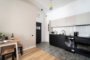 Fridge, oven, stovetop, dishwasher - Łódź Legionów Apartment M3 - Parking, Top Location - by Rentujemy (Łódź)