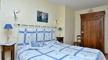 1 bedroom, bed sheets