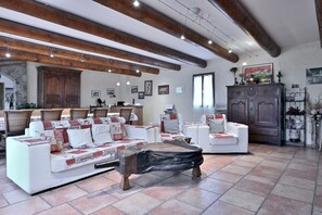 Interior - Bed and Breakfast 'Chambre Gentiane' with Mountain View, Shared Terrace and Shared Garden (Guchen)