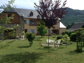 المنطقة المحيطة بالمنشأة