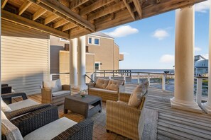 Terrace/patio - Beach Diamond - Gulf views, steps to the beach! (Galveston)