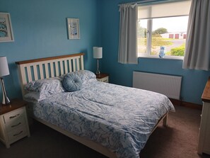 4 habitaciones, escritorio, tabla de planchar con plancha y wifi 