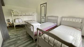 4 Schlafzimmer, Bügeleisen/Bügelbrett, WLAN