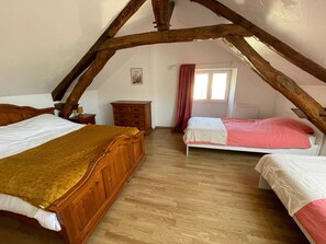 Room - Gîte 'Moulin De La Mailleraie - Le' with Private Terrace, Wi-Fi and Air Conditioning (Valojoulx)