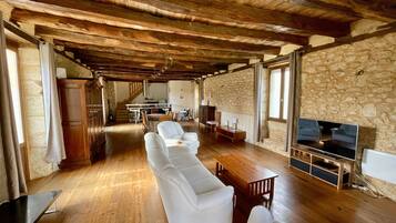 TV, fireplace, DVD player, table tennis