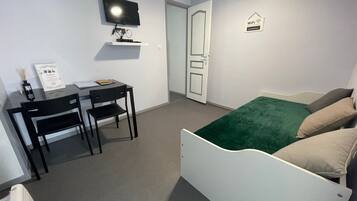 1 chambre, fer et planche à repasser, Wi-Fi, draps fournis