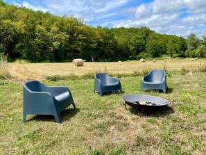 Property grounds - Suite du Moulin à Vent Apartment with Shared Pool, Communal Garden and Wi-Fi (Valojoulx)