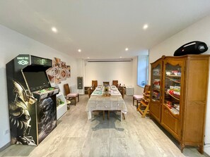 Interior - Suite du Moulin à Vent Apartment with Shared Pool, Communal Garden and Wi-Fi (Valojoulx)