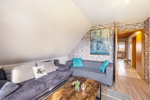 TV - Apartment 'Wiese' with Private Terrace, Private Garden and Wi-Fi (Ehndorf)