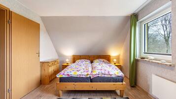 3 makuuhuonetta, silitysrauta/-lauta, Wi-Fi, vuodevaatteet